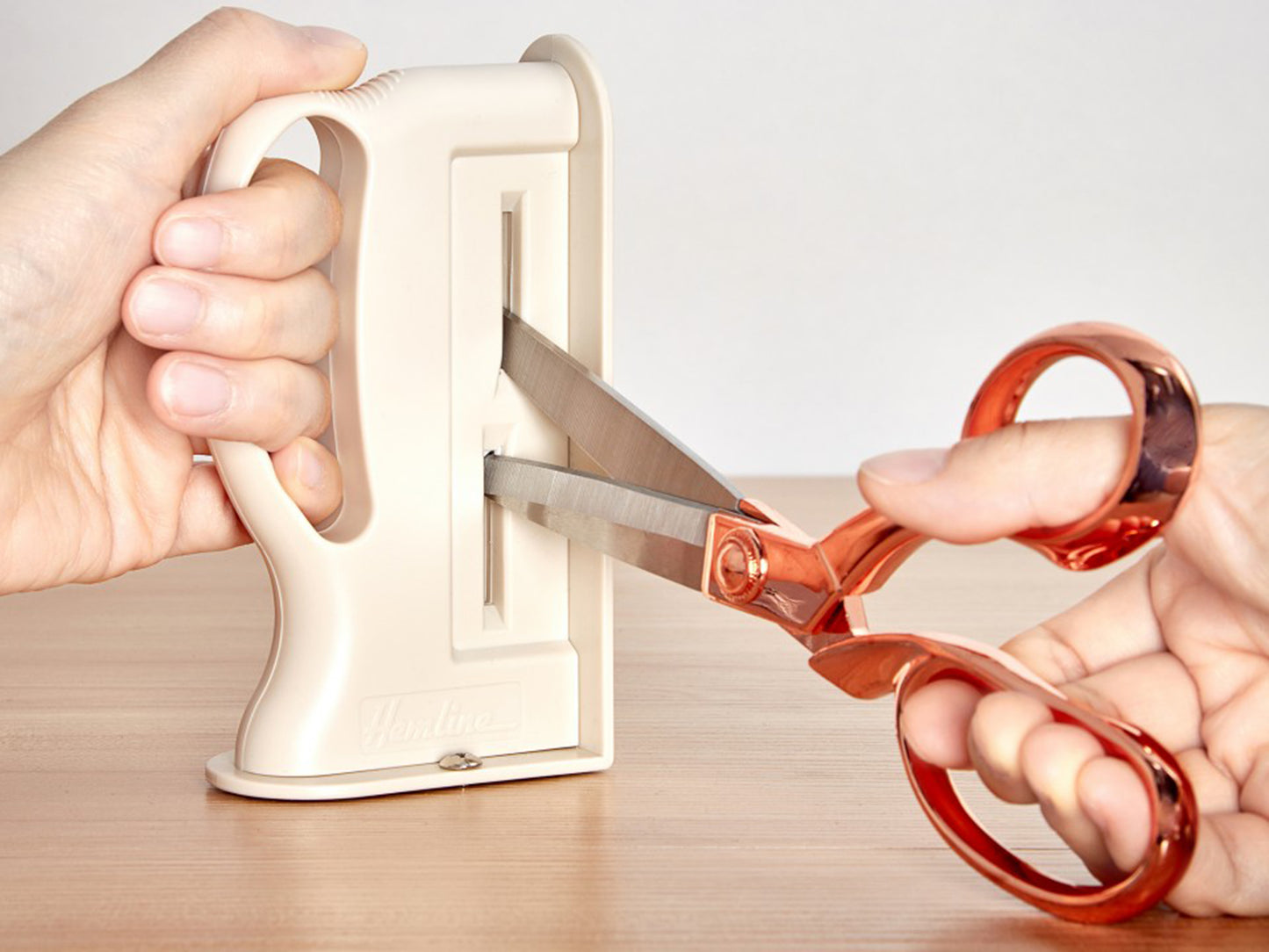 Hemline Scissors Sharpener