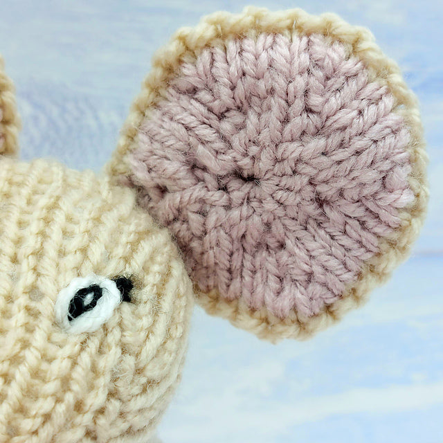 Wee Woolly Wonderfuls - Mabel The Mouse Knitting Pattern