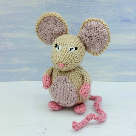 Wee Woolly Wonderfuls - Mabel The Mouse Knitting Pattern